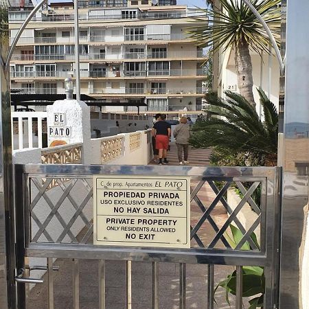 First Line Apartment With 3 Bedrooms And Seaviews Benidorm Esterno foto