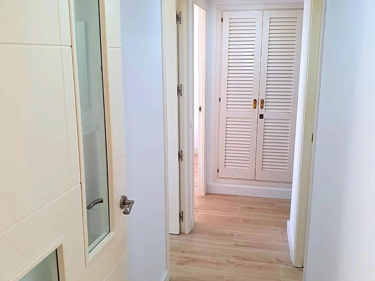 First Line Apartment With 3 Bedrooms And Seaviews Benidorm Esterno foto