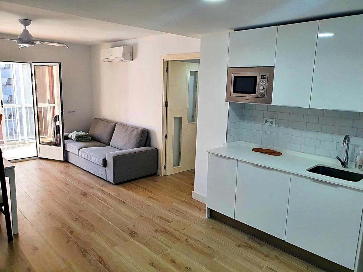 First Line Apartment With 3 Bedrooms And Seaviews Benidorm Esterno foto