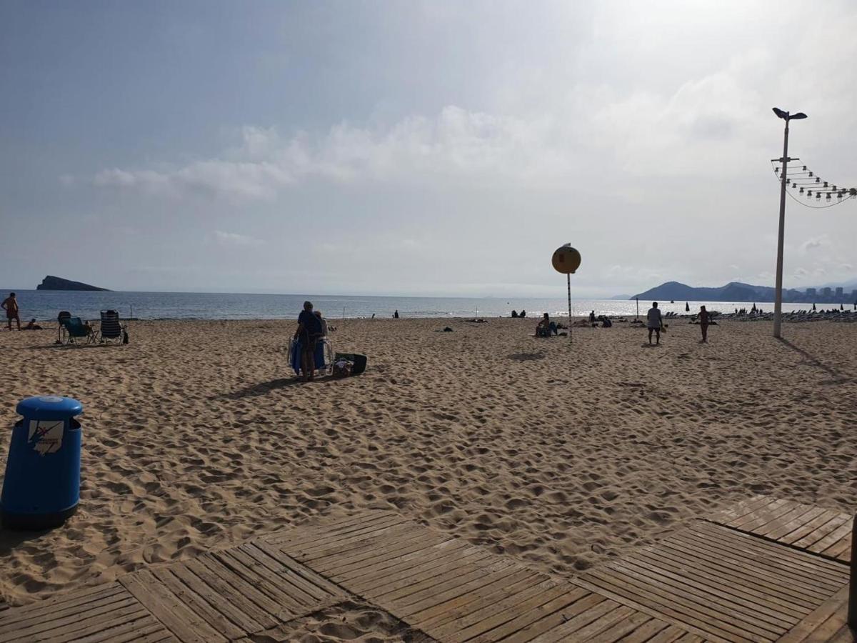 First Line Apartment With 3 Bedrooms And Seaviews Benidorm Esterno foto