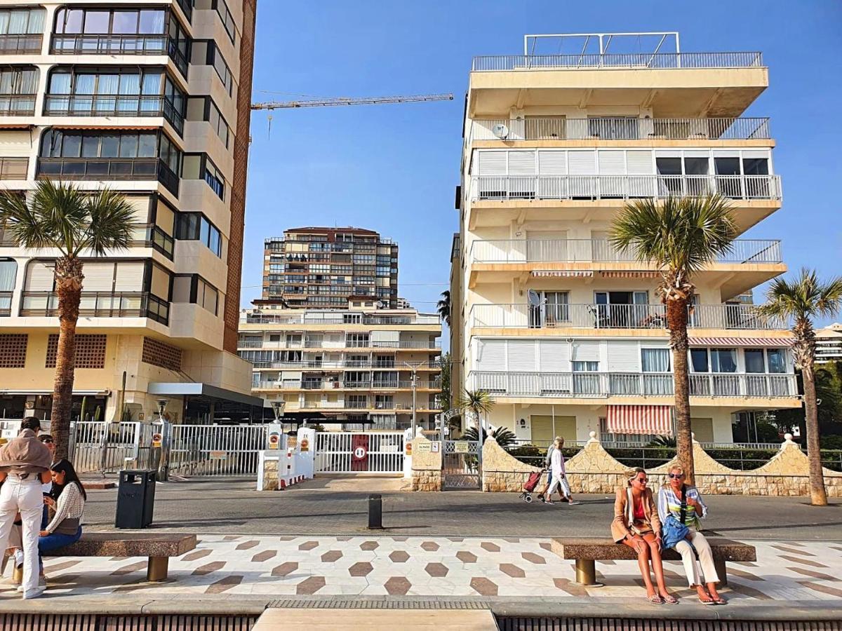 First Line Apartment With 3 Bedrooms And Seaviews Benidorm Esterno foto