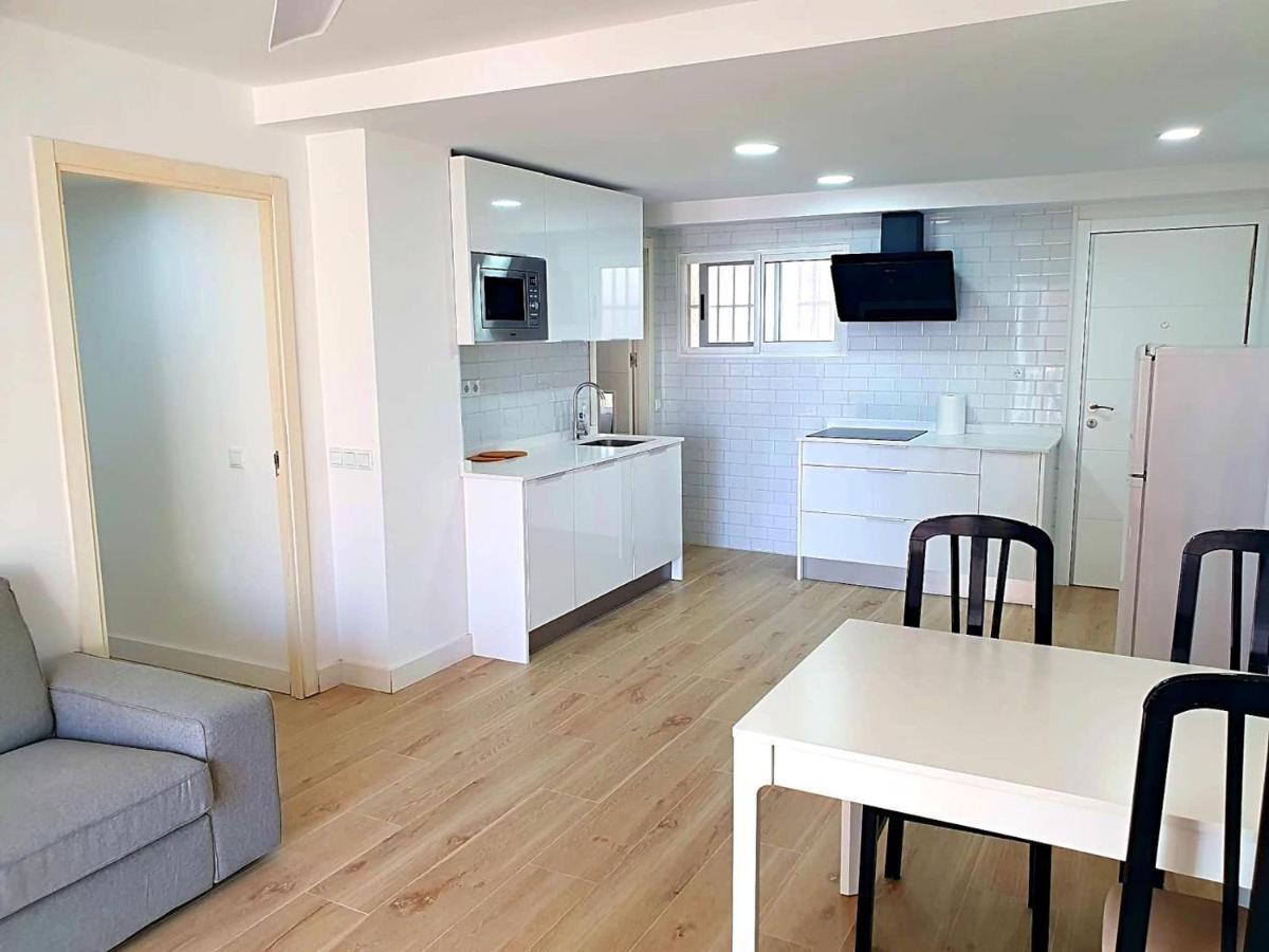 First Line Apartment With 3 Bedrooms And Seaviews Benidorm Esterno foto