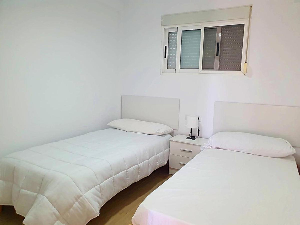 First Line Apartment With 3 Bedrooms And Seaviews Benidorm Esterno foto