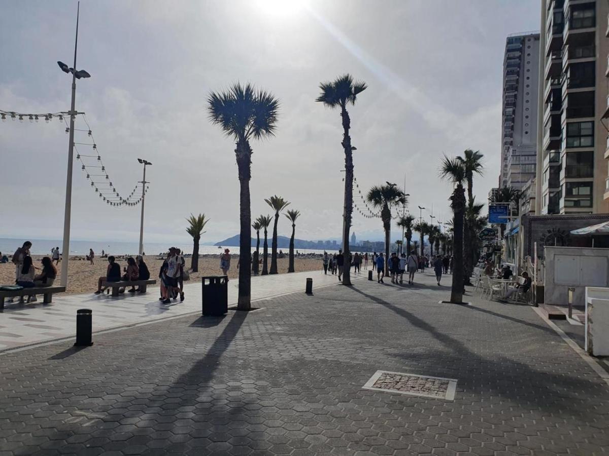 First Line Apartment With 3 Bedrooms And Seaviews Benidorm Esterno foto